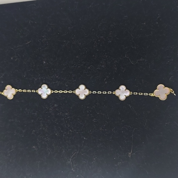 Gold and Light Pink Clover Bracelet - Picture 2 of 4